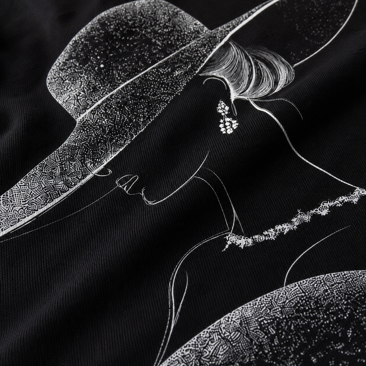 JÁURE Oversized Tee — Noir Muse